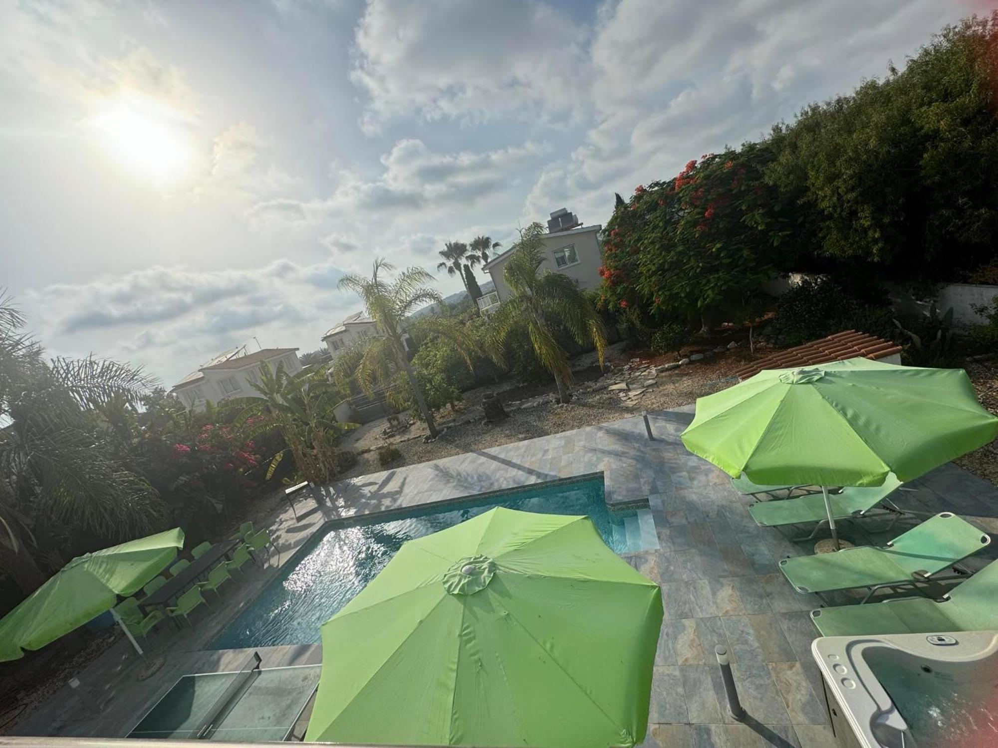 Villa Coralia Gardens 1Km From Coral Bay Beach Экстерьер фото