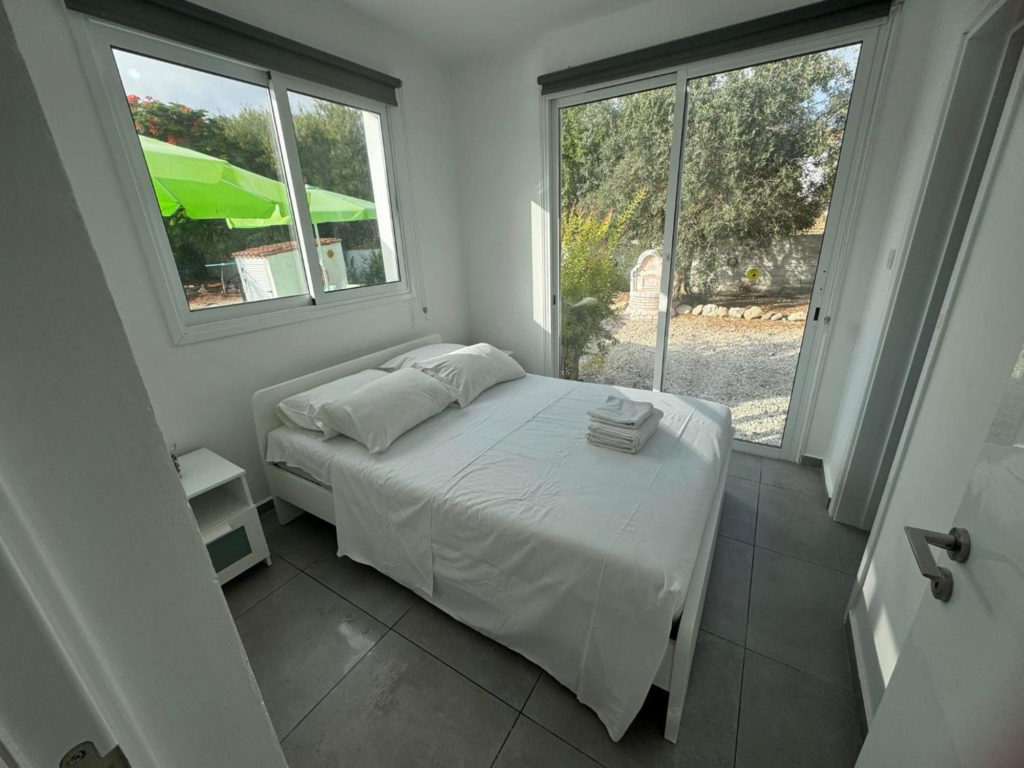 Villa Coralia Gardens 1Km From Coral Bay Beach Экстерьер фото