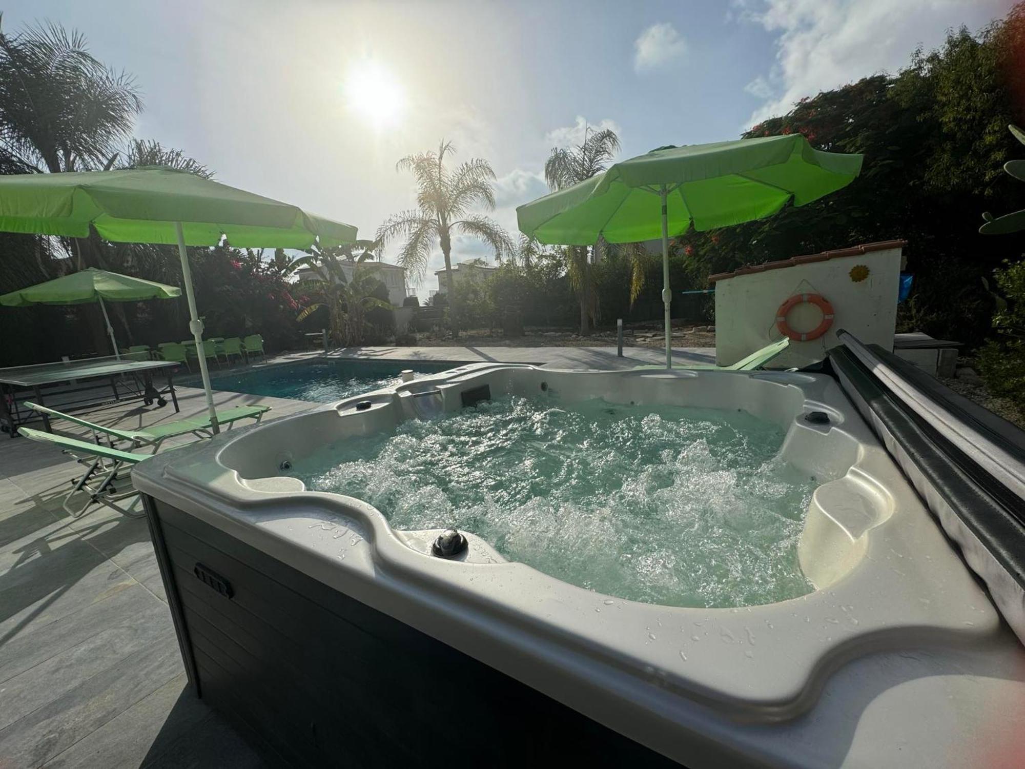 Villa Coralia Gardens 1Km From Coral Bay Beach Экстерьер фото