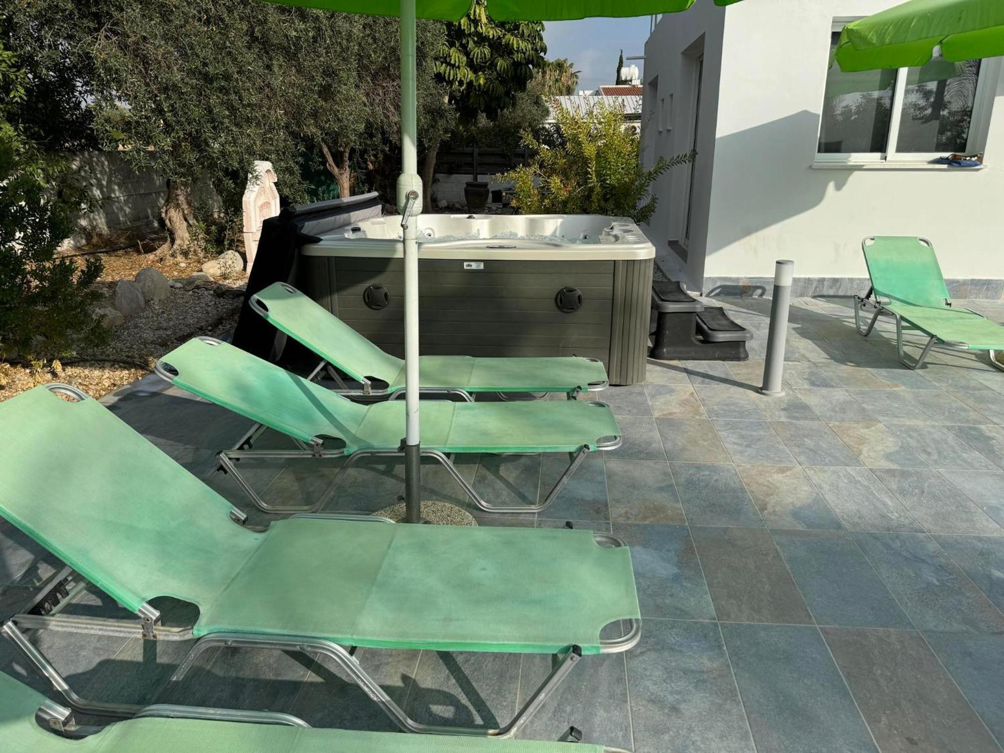 Villa Coralia Gardens 1Km From Coral Bay Beach Экстерьер фото